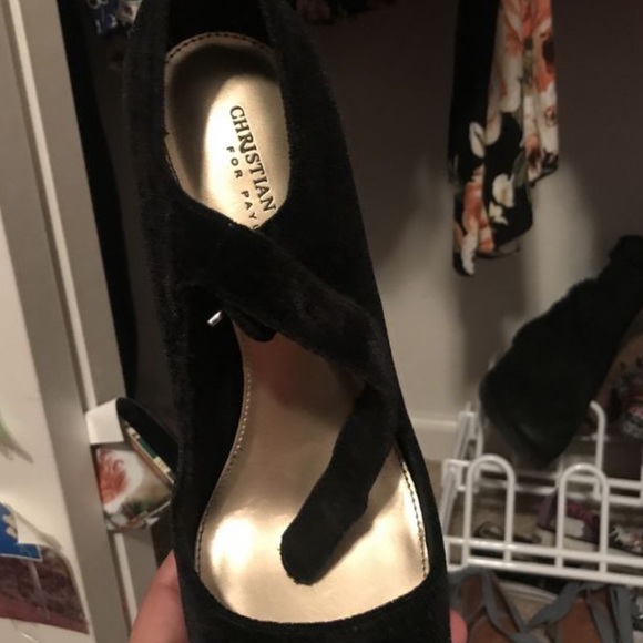 black heels - Picture 1 of 2